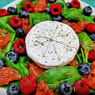 Фотография рецепта Фруктовоягодный салат с камамбером и шпинатом автор Лоскутова Марианна