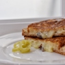Фотография рецепта Горячий бутерброд с сыром халапеньо и анчоусами автор Еда