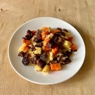Фотография рецепта Говядина с черносливом на овощной подушке в духовке автор Алиса
