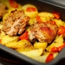 Фотография рецепта Курица с картофелем запеченная в кефире с чесноком и травами автор domoveonok