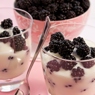 Фотография рецепта Легкий йогуртовый десерт с медом и ежевикой автор Саша Давыденко