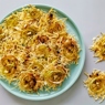 Фотография рецепта Луковочесночные чипсы из сыра с карри автор Лоскутова Марианна