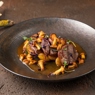 Фотография рецепта Медальоны из говядины с картофелем и лисичками автор Ресторан LESNOY