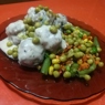 Фотография рецепта Митболы в молочном соусе с жареными овощами и горошком автор Еда