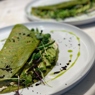 Фотография рецепта Нутовый креп с зелеными овощами и сметаной из кешью автор Еда