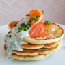 Фотография рецепта Оладьи с зеленью с лососем и соусом из хрена и кефира автор Еда