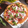 Фотография рецепта Пицца с клубникой страчателлой и базиликом автор Zotman Pizza Pie Менеджер