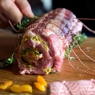 Фотография рецепта Рулет из свиной вырезки с абрикосами на гриле автор Big Green Egg Grillru