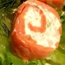 Фотография рецепта Рулетики с лососем и сливочным сыром с травами автор Маргарита В