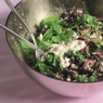 Фотография рецепта Салат из красной фасоли с творожным сыром красным луком и сезонным салатом автор Еда