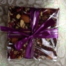 Фотография рецепта Шоколадные плитки с кешью барбарисом и розовым перцем автор Каталина