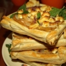 Фотография рецепта Слойки с грушей ялтинским луком и адыгейским сыром автор Светлана Горелова