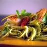 Фотография рецепта Спагетти с соусом песто из рукколы и королевскими  креветками автор Katrina