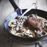 Фотография рецепта Стейк под сливочным соусом с грибами и виски автор Еда