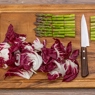 Фотография рецепта Теплый салат с курицей спаржей и радиккьо автор ШЕФМАРКЕТ