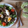 Фотография рецепта Теплый салат с куриной печенью и яйцами пашот автор Александра Наволоцкая
