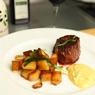 Фотография рецепта Турнедо из говядины с соусом Беарнез и картофелем обжаренным с чесноком автор Comme un chef