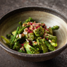 Фотография рецепта Зеленый салат с брокколи киноа орешками и маринованной моцареллой автор Ресторан LESNOY