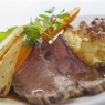 Фотография рецепта Жареная говядина на йоркширском пудинге с кремом из хрена автор maximsemin