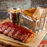 Фотография рецепта Жареные свиные ребра в соусе BBQ с овощным салатом и печеным картофелем автор Elen Blum