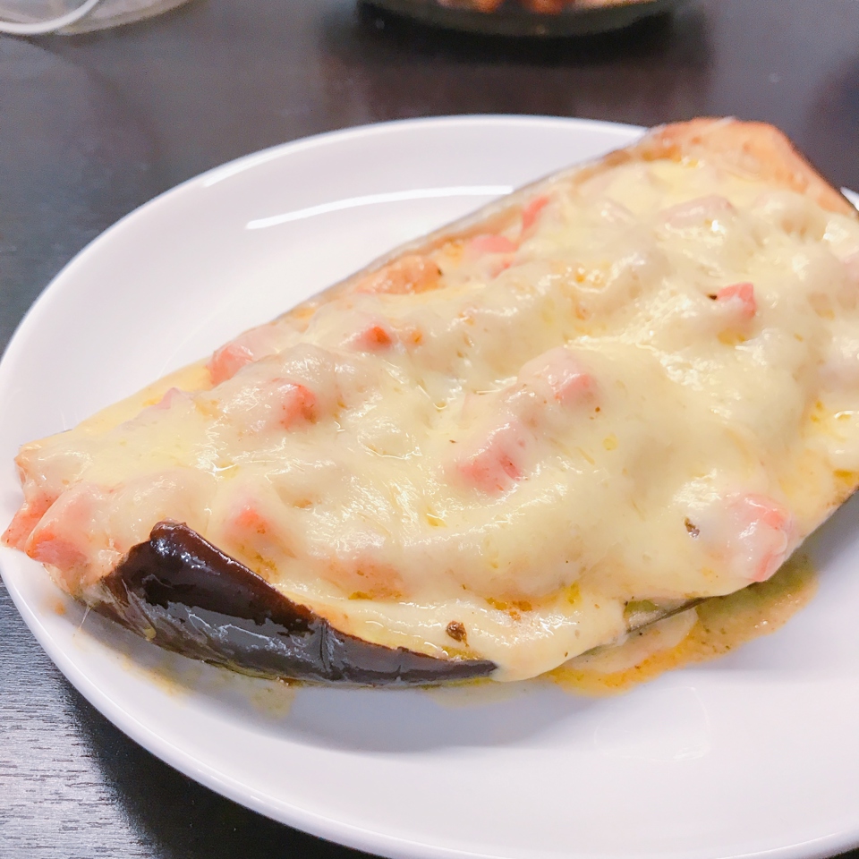 Баклажан, запеченный с сыром и ветчиной