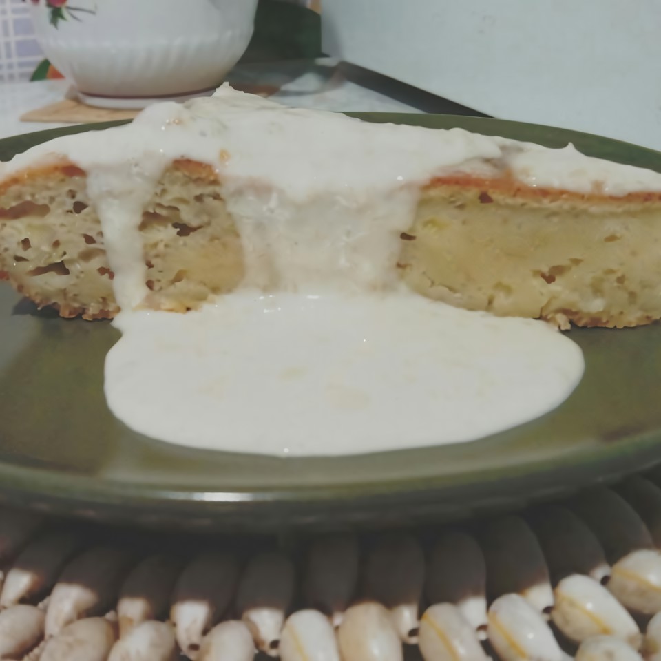 Банановый пирог под банановым соусом