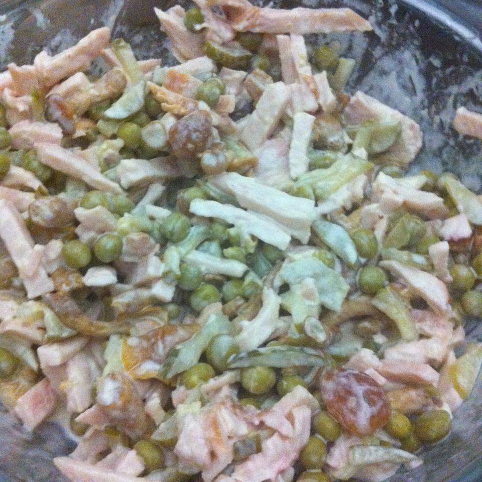 Быстрый салат с копченой курицей и опятами