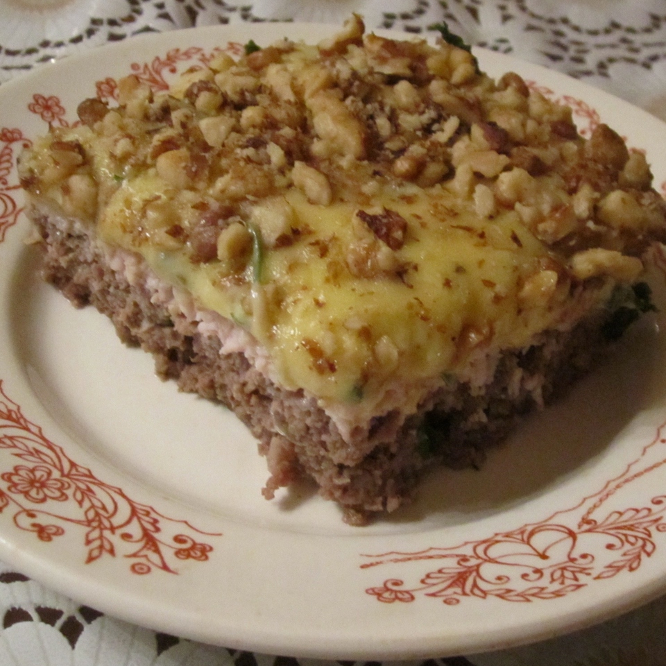 Двухслойная мясная запеканка с грецкими орехами