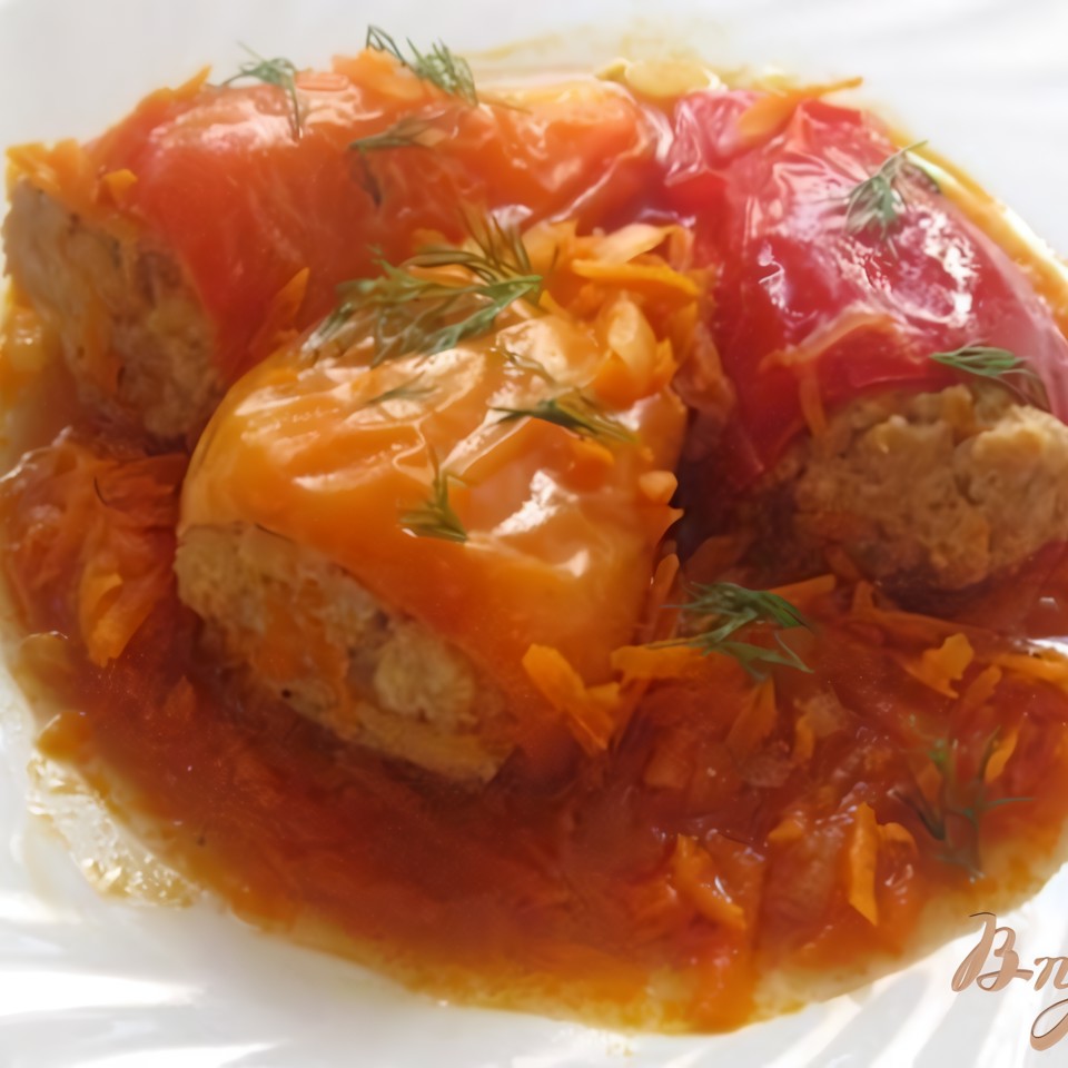 Фаршированные перцы с морковным бульоном