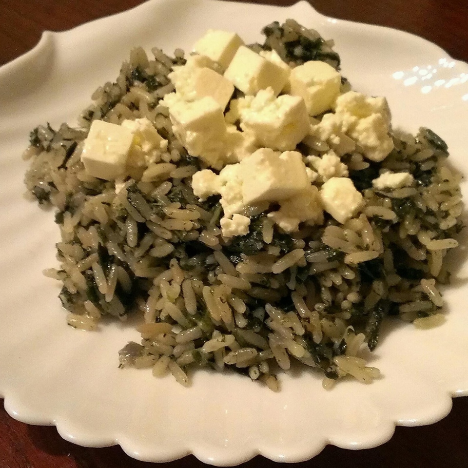 Греческая рисовая каша «Spanakorizo» со шпинатом и сыром фета