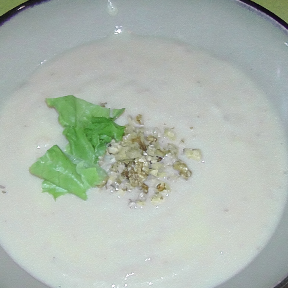 Крем-суп из тыквы с картофелем в молоке и орешками