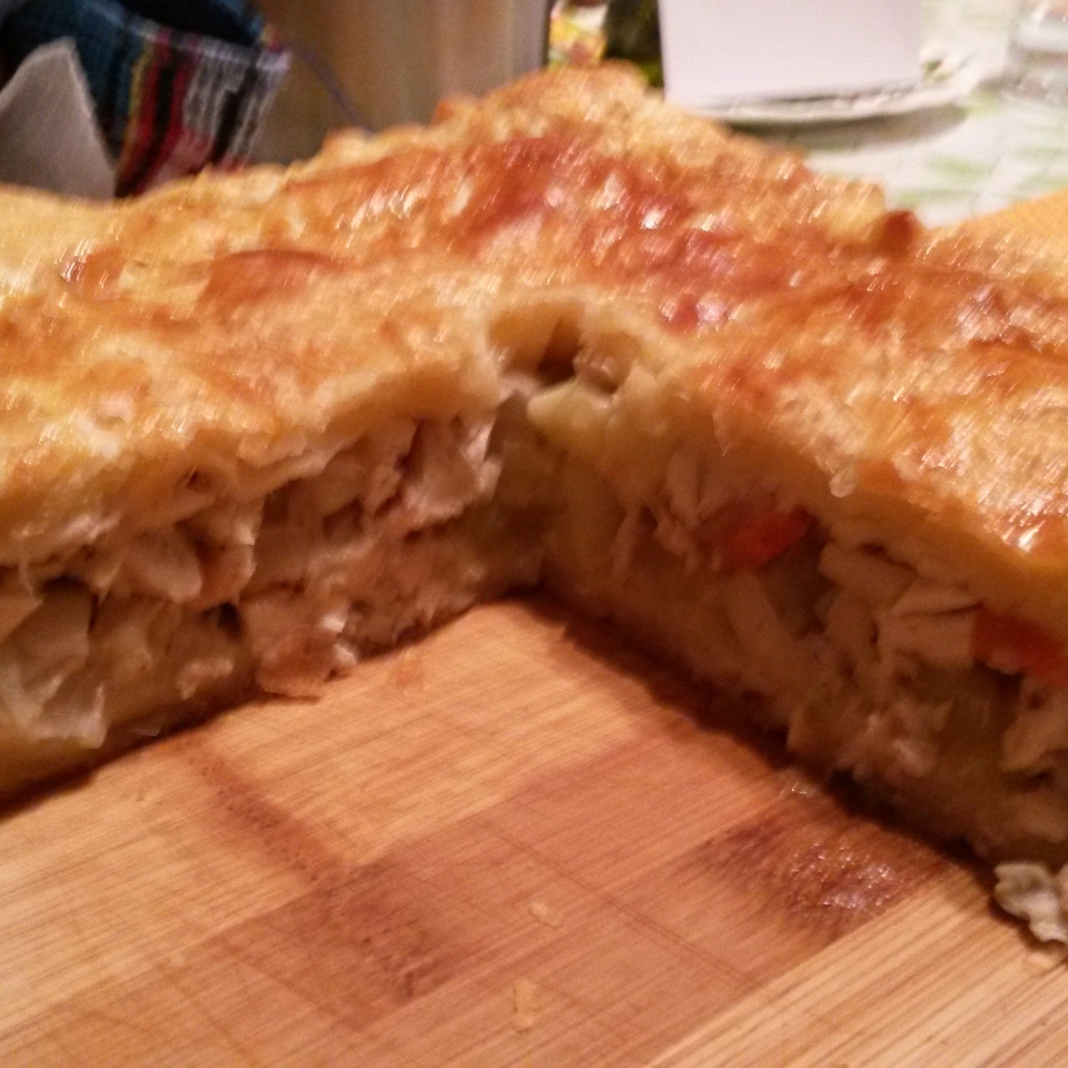 Кубите (Слоеный пирог с курицей, картофелем и луком)