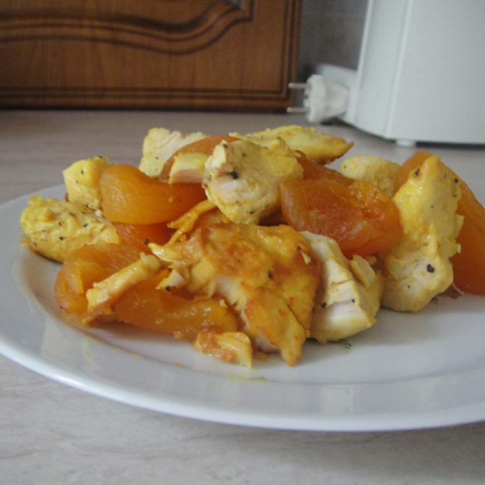 Курица с сухофруктами и шафраном