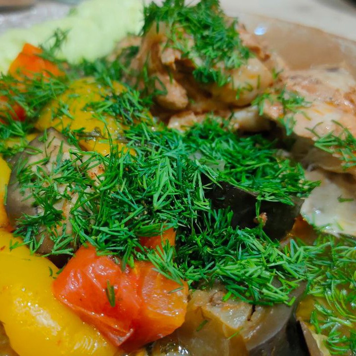 Курица тушеная с овощами