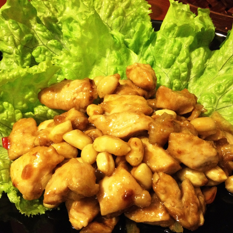 Куриная грудка с арахисом