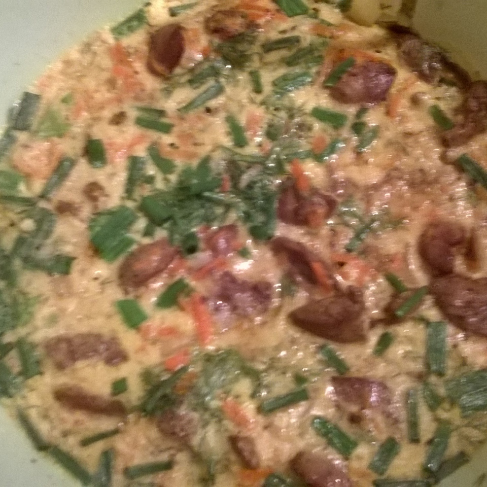 Куриная печень с яйцами, овощами и горчицей, запеченная в микроволновке