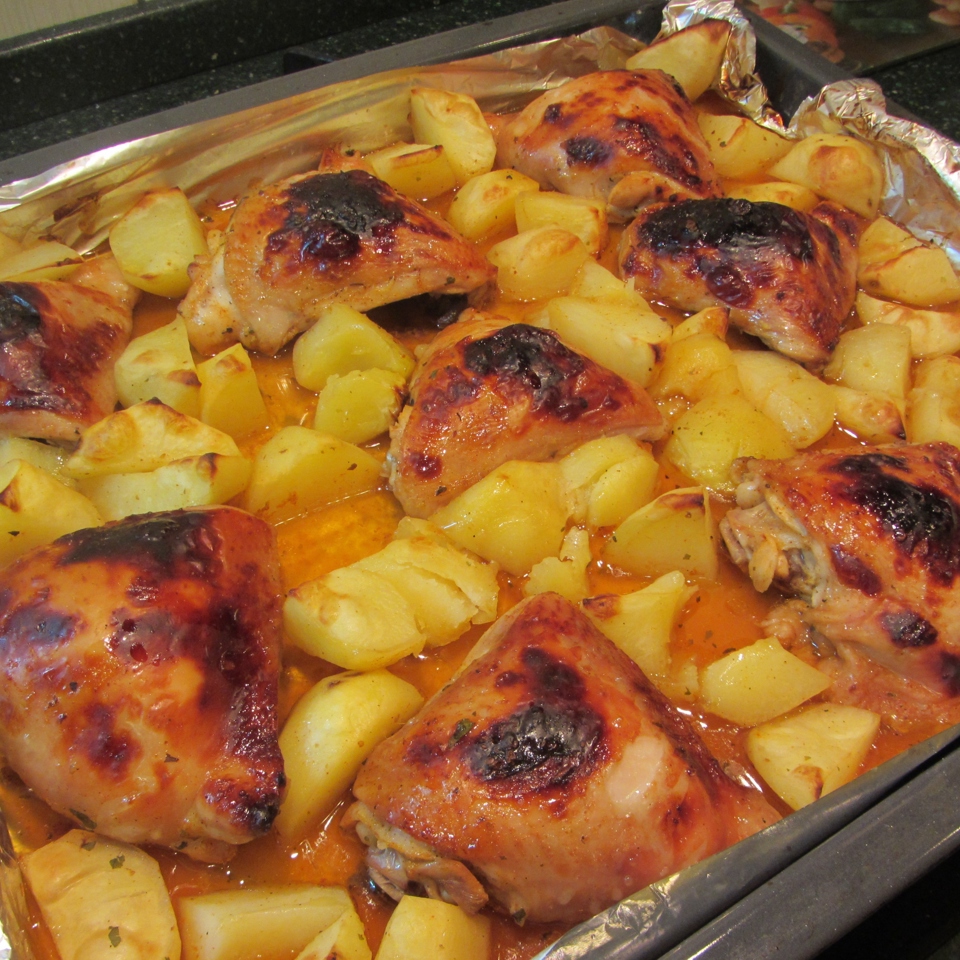 Куриные бедра с картошкой