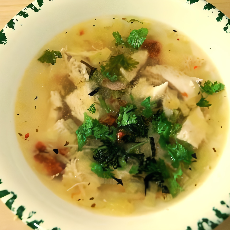 Куриный суп с беконом, луком-пореем и вялеными томатами