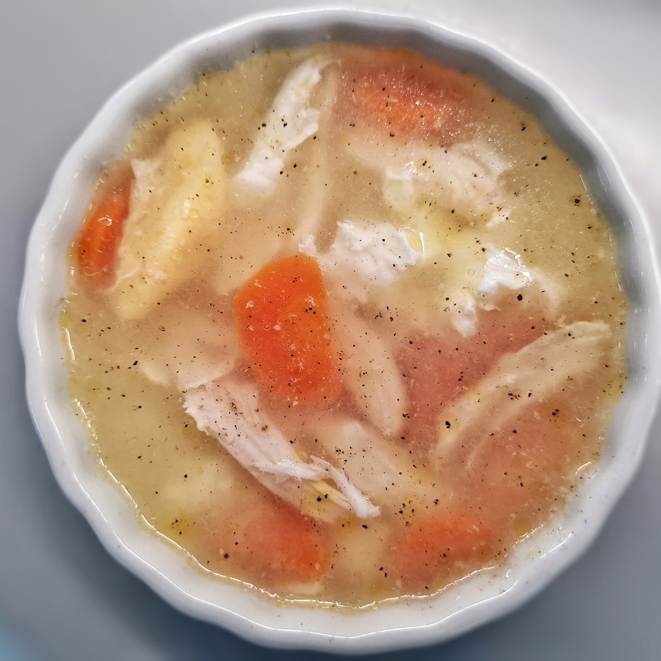 Куриный бульон с топпингом из яйца