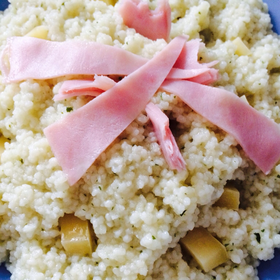 Кускус с сыром и ветчиной