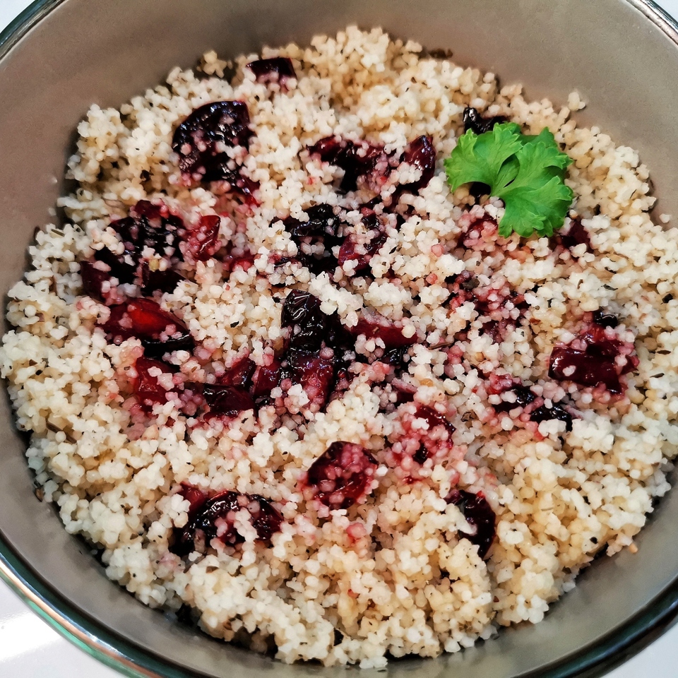 Кускус с топпингом из черешни