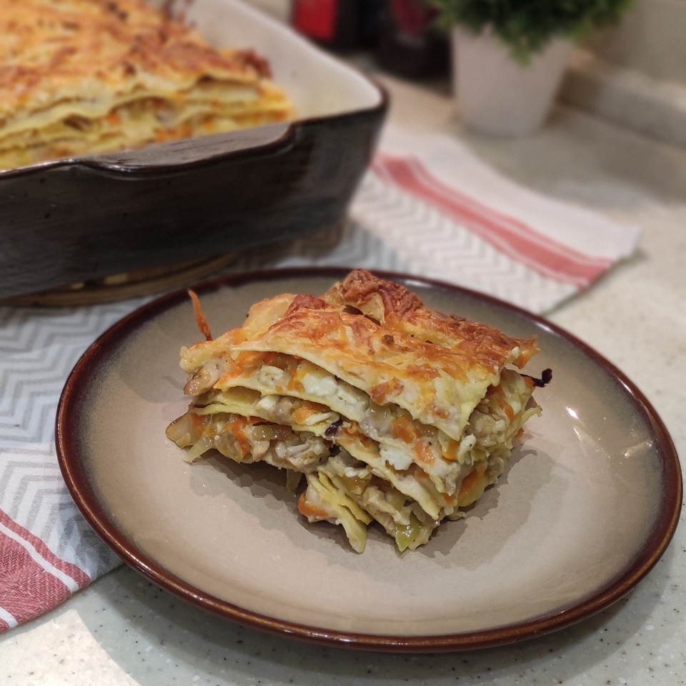 Лазанья с капустой и куриными бедрышками