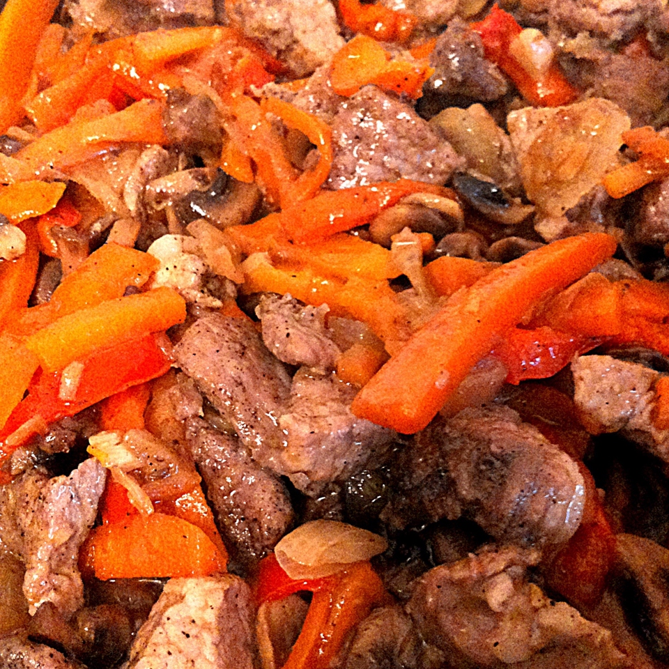 Мясо с грибами и овощами