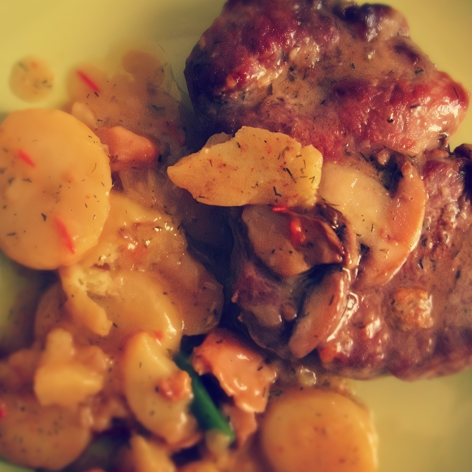 Мясо в сливочном соусе с овощами