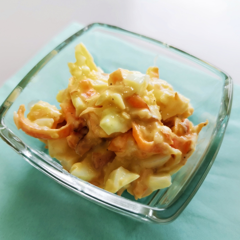 Морковный салат с сыром и яйцом