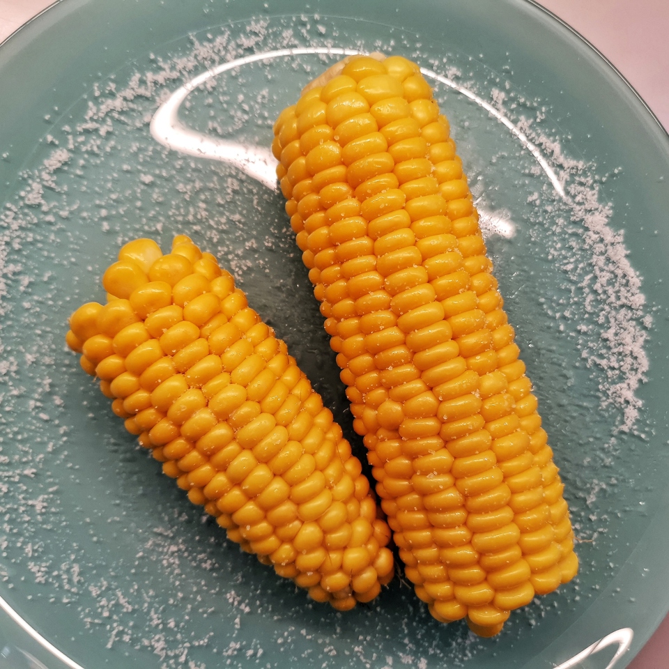 Нежная кукуруза, варенная в сливочном масле