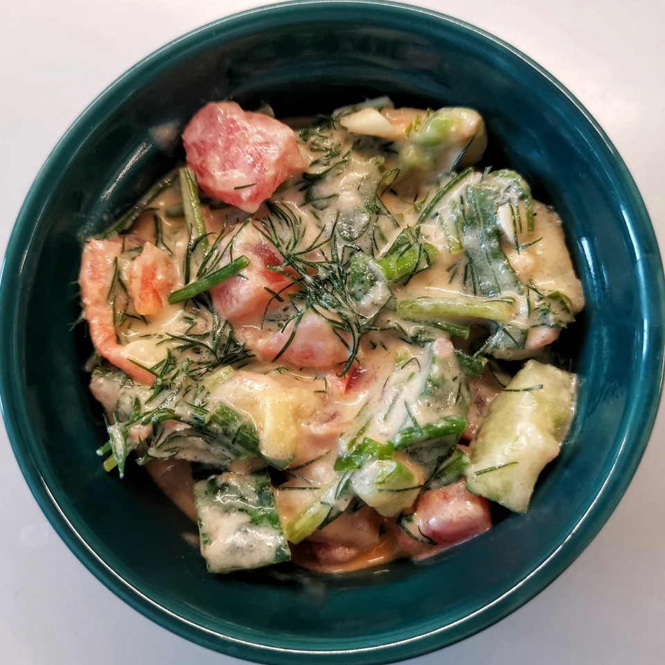 Овощной салат с яйцами