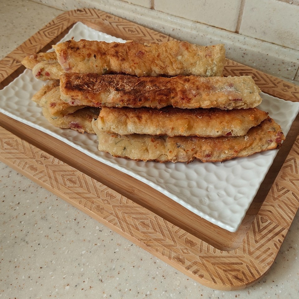 Палочки с ветчиной и сыром на сковороде