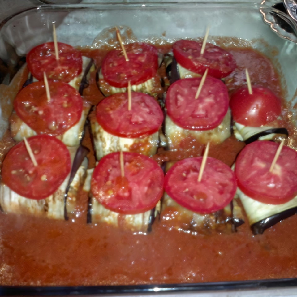 Печеные рулетики из баклажанов с мясом и орехами