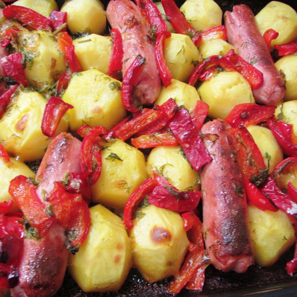 Печеный картофель с колбасками
